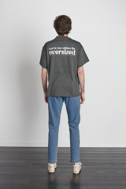 Camiseta oversized gris oscuro
