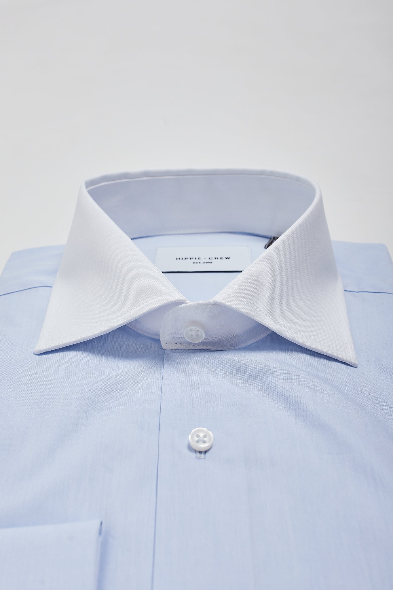 Camisa vestir azul cuello italiano blanco