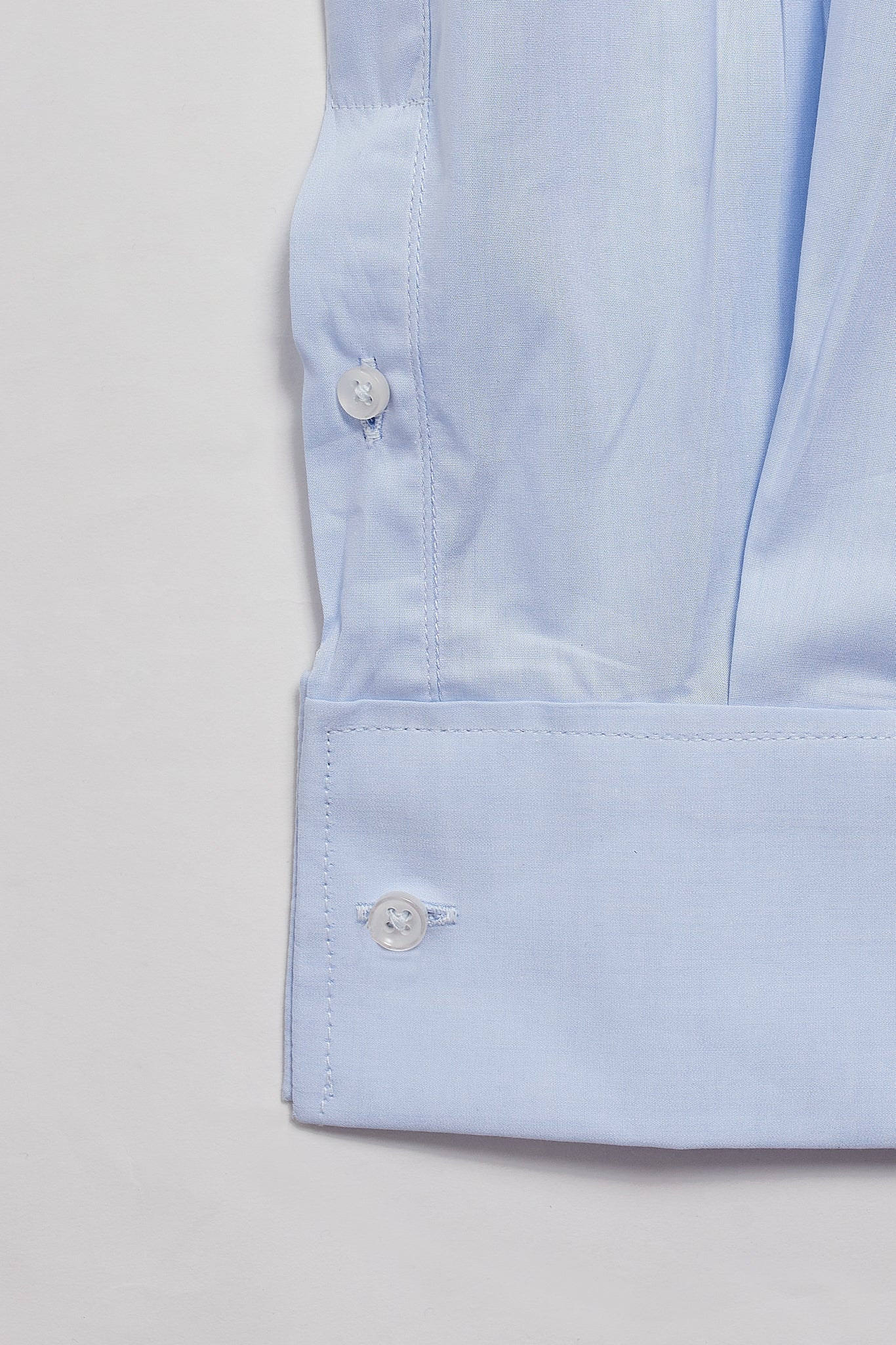 Camisa vestir azul cuello italiano blanco