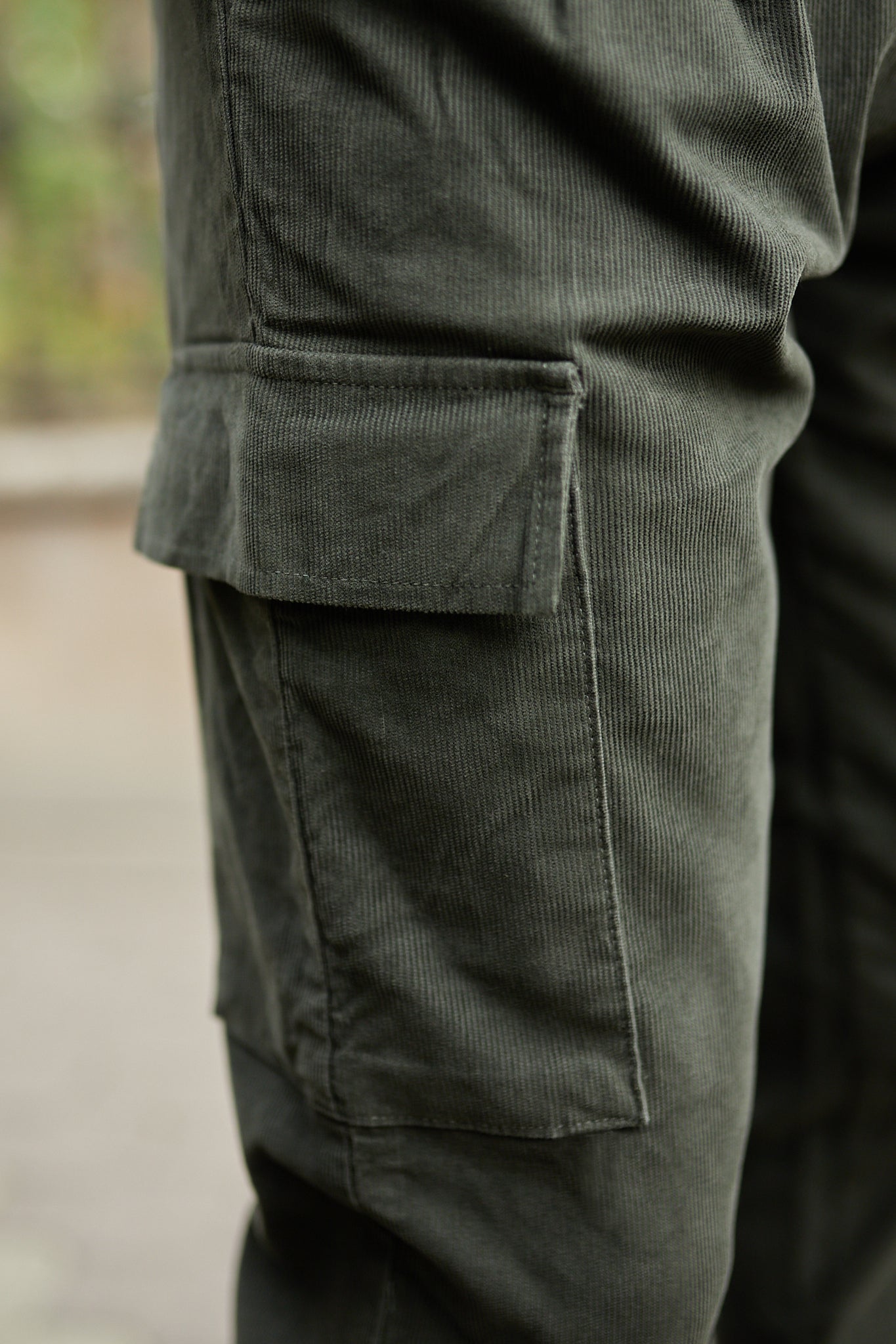 Pantalón cargo pana verde