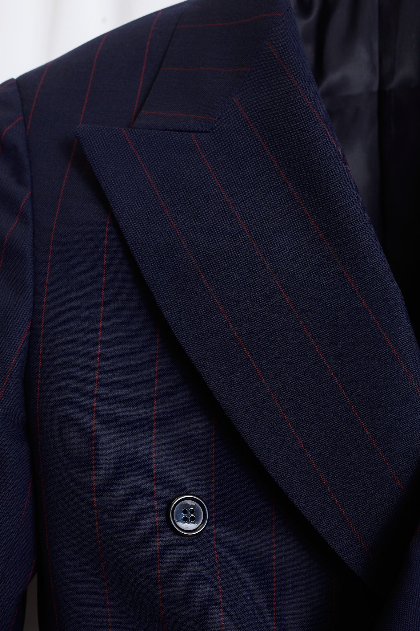 Americana traje cruzado diplomático azul marino raya burdeos