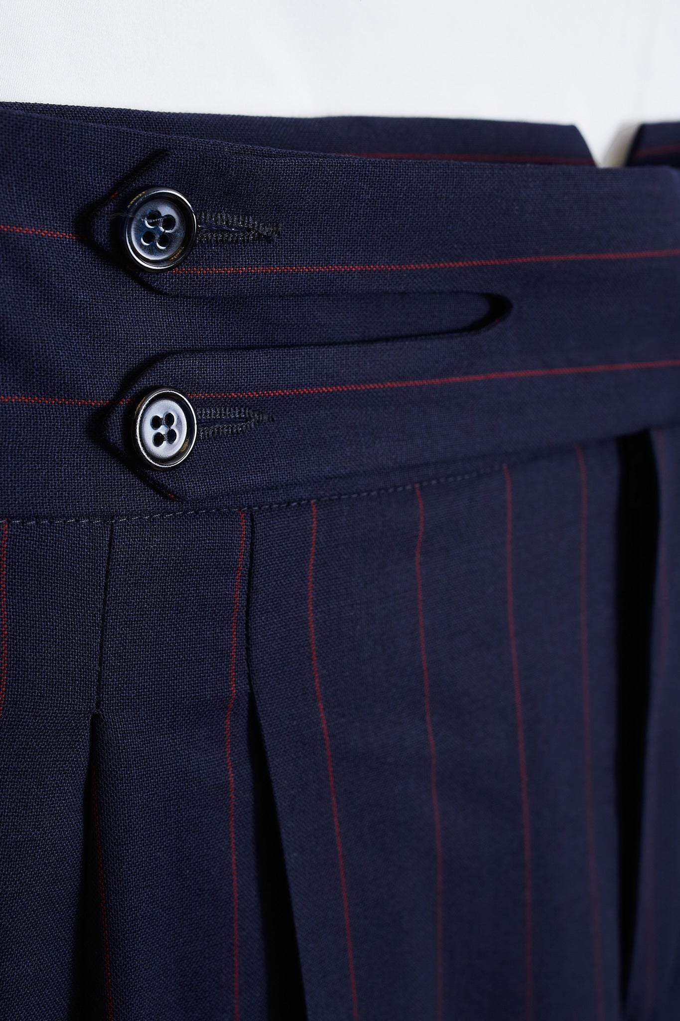 Pantalón traje azul marino diplomático raya burdeos Carnet