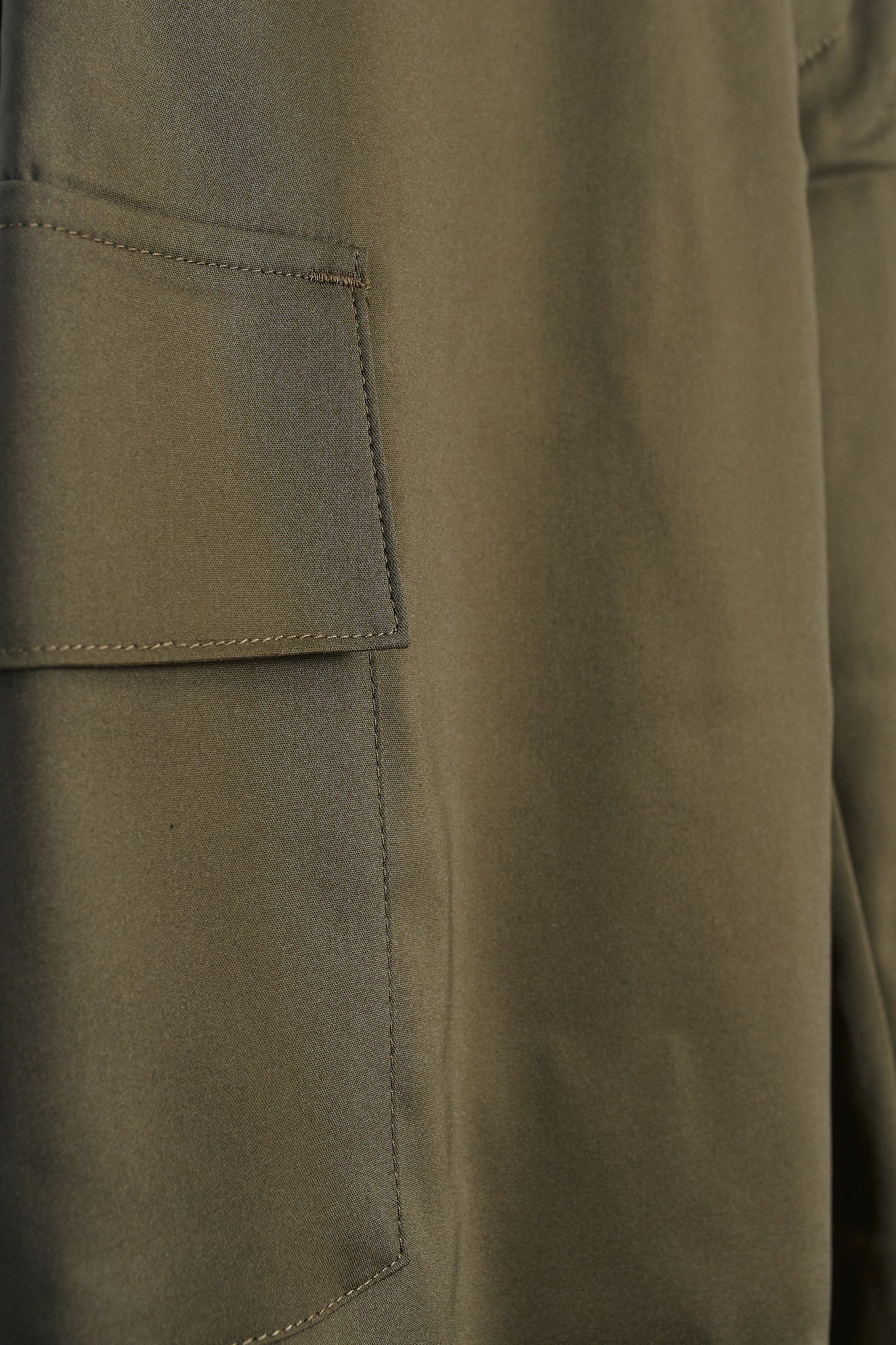 Pantalón cargo travel verde