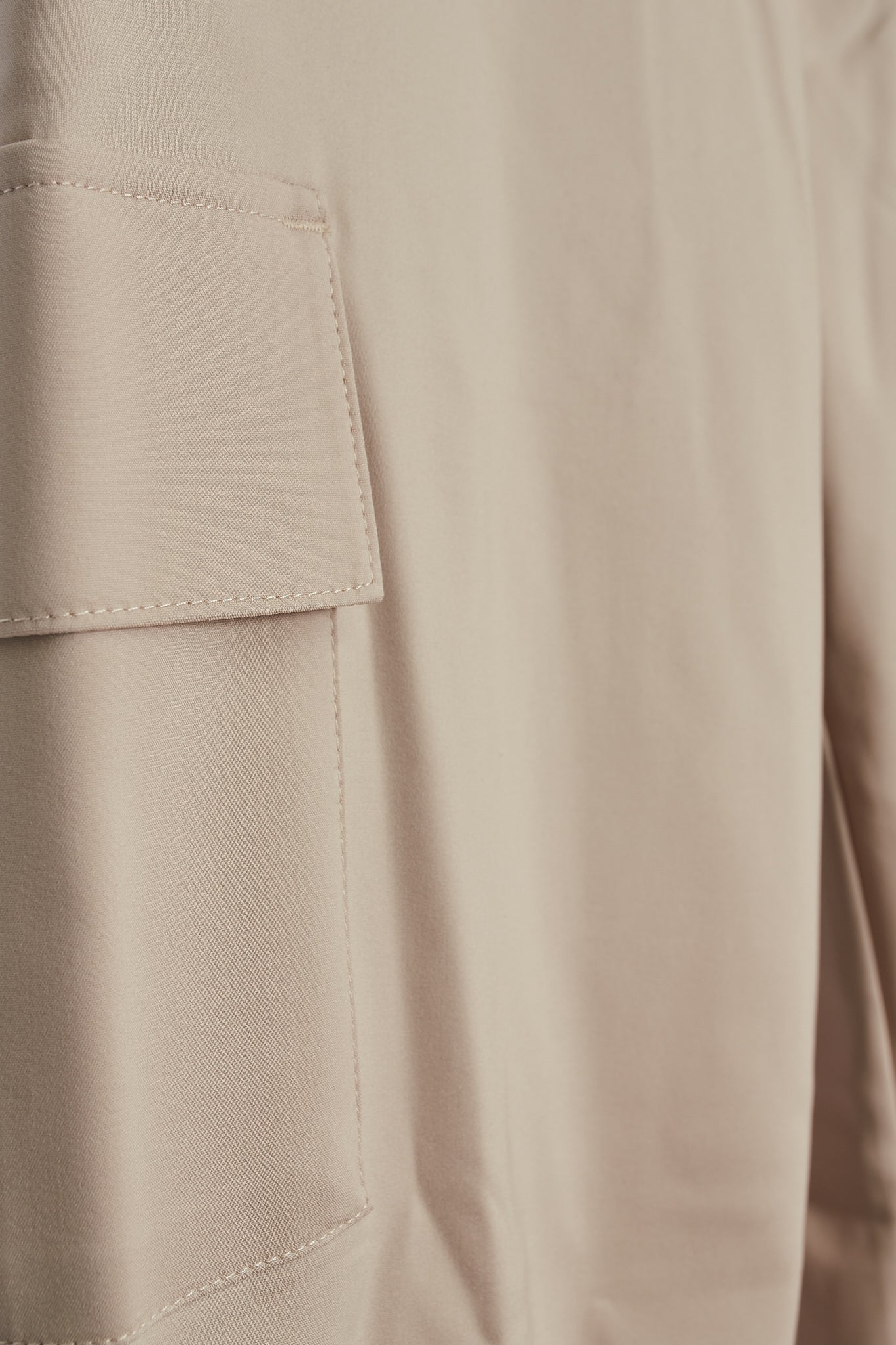 Pantalón cargo travel beige