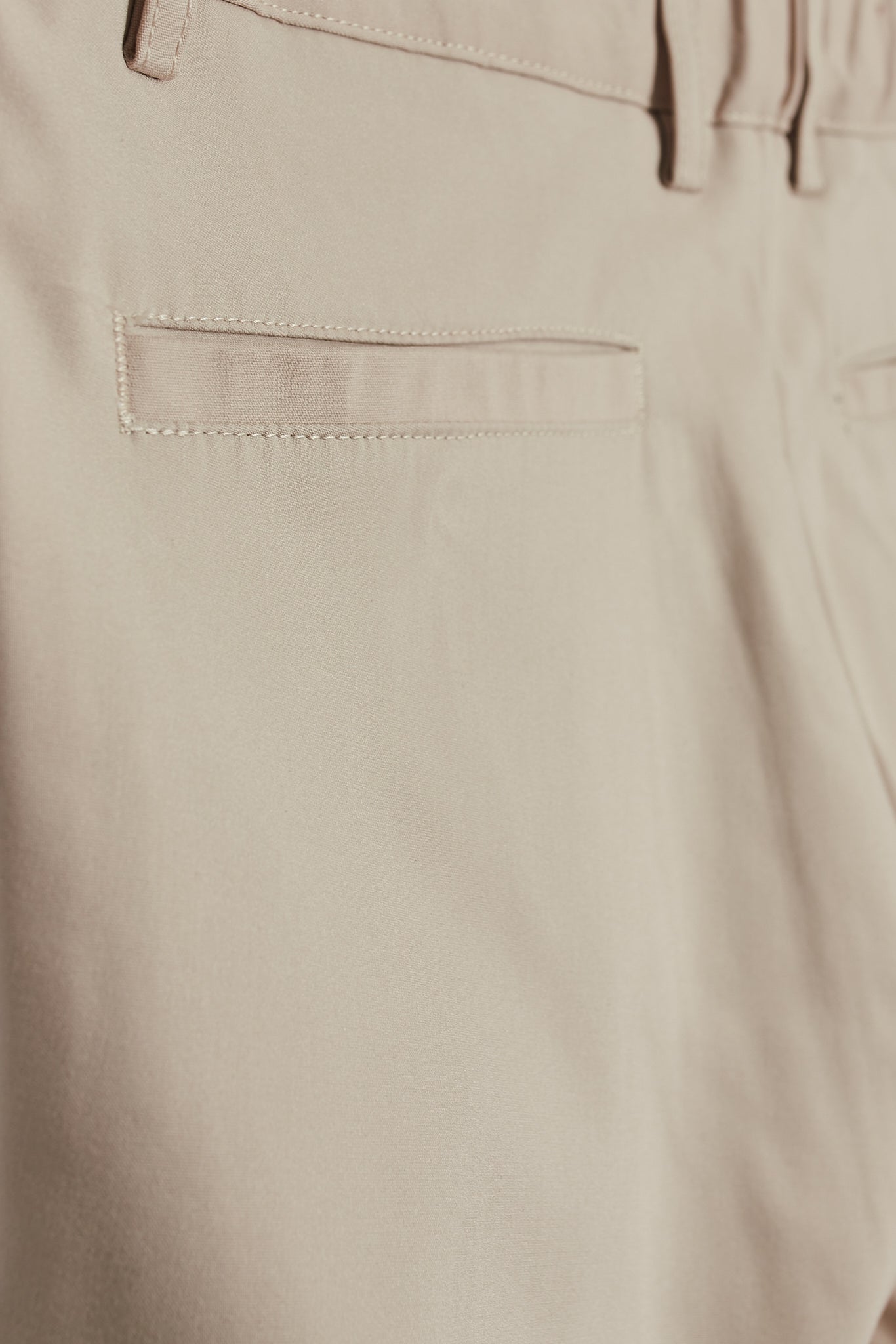 Pantalón cargo travel beige