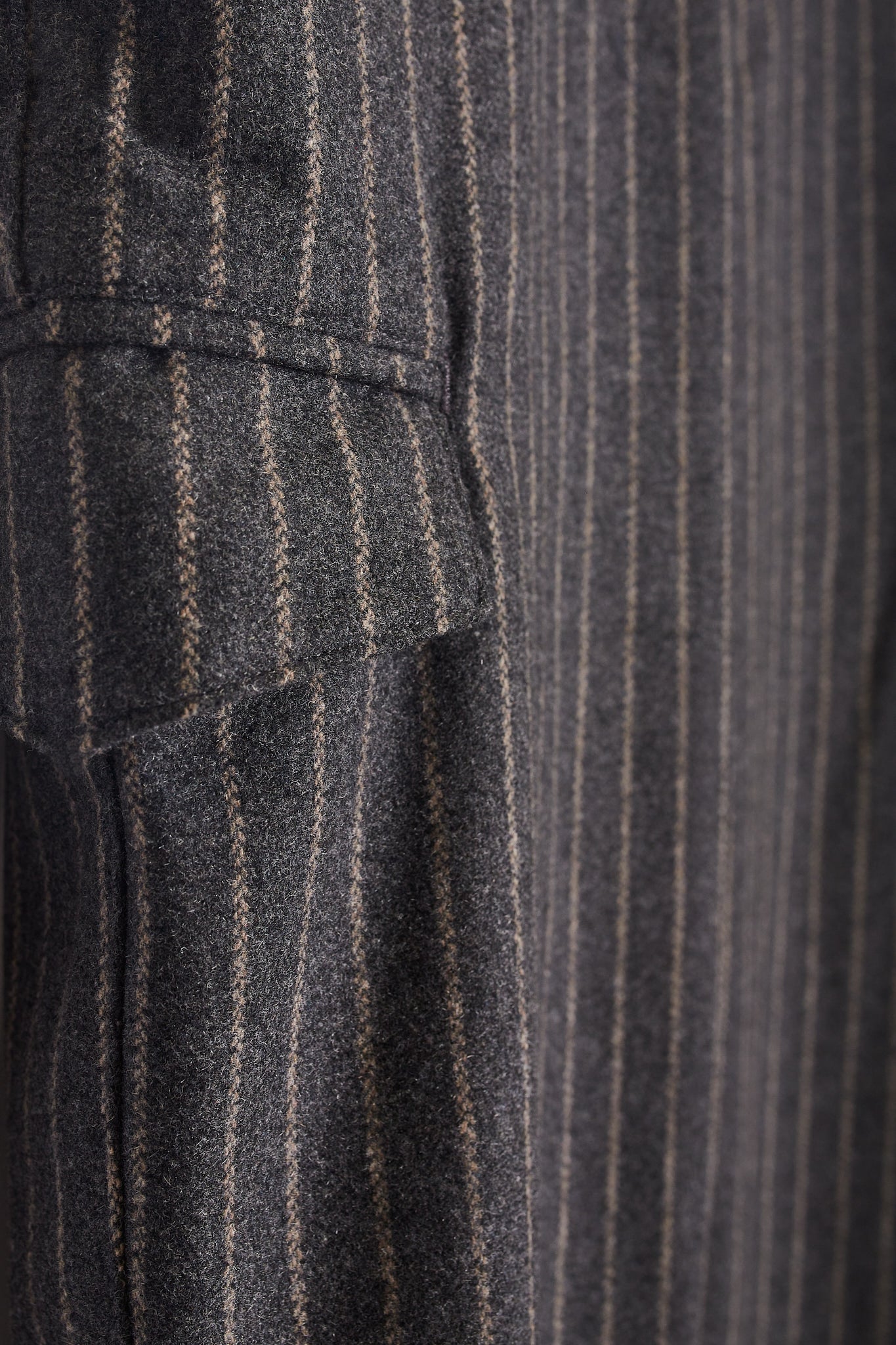 Pantalón cargo premium franela gris