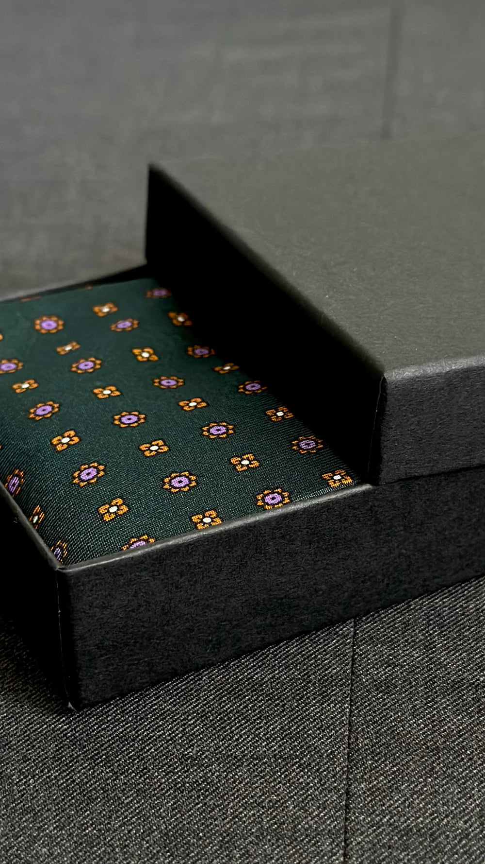 Corbata Emblematic verde oscuro geométricos flores