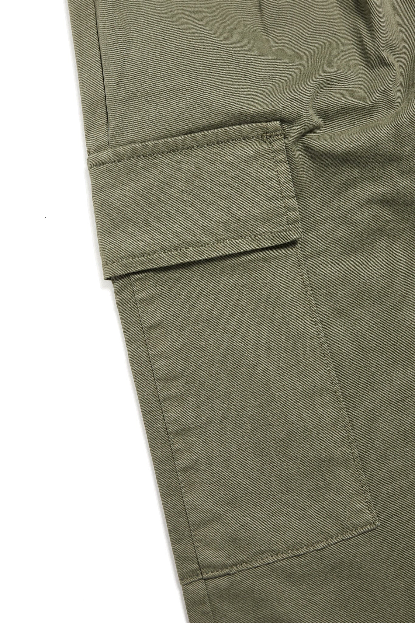 Pantalón bolsillos verde oscuro