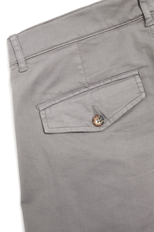 Pantalón bolsillos gris