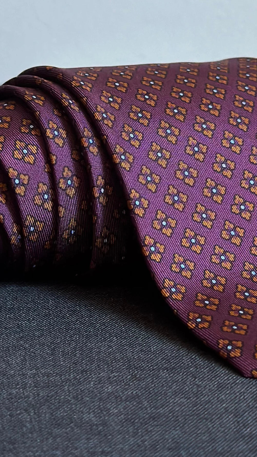 Corbata Emblematic berenjena geométricos