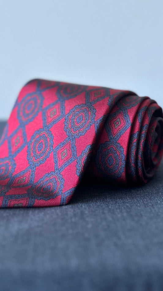Corbata Emblematic roja oscura motivos geométricos