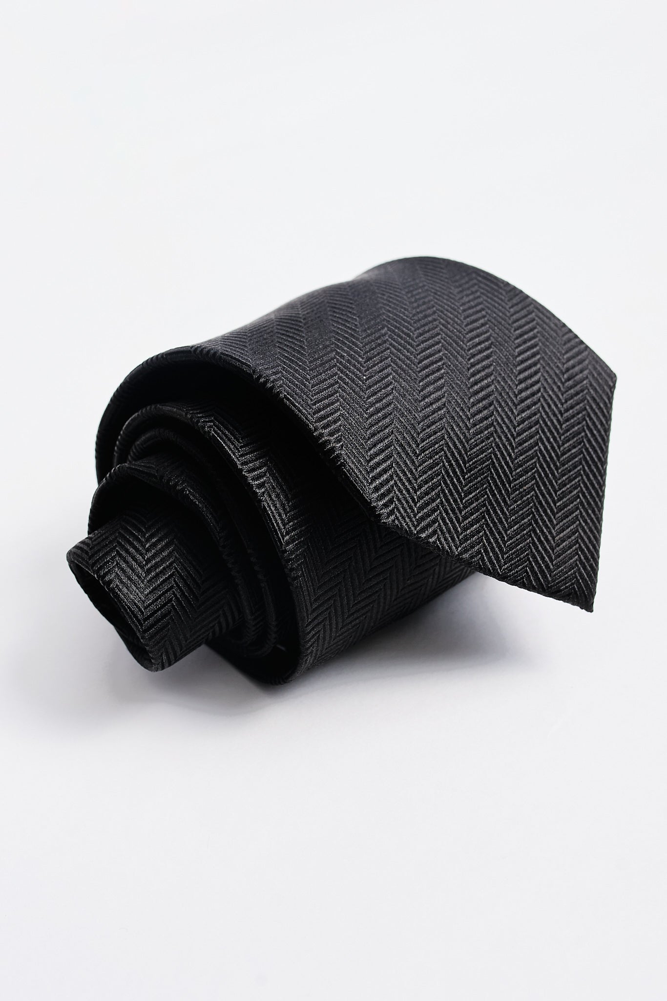 Corbata negra espiga